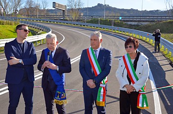 Inagurazione del ponte stradale che collega Ceparana a S.Stefano di Magra Inagurazione del ponte stradale che collega Ceparana a S.Stefano di Magra