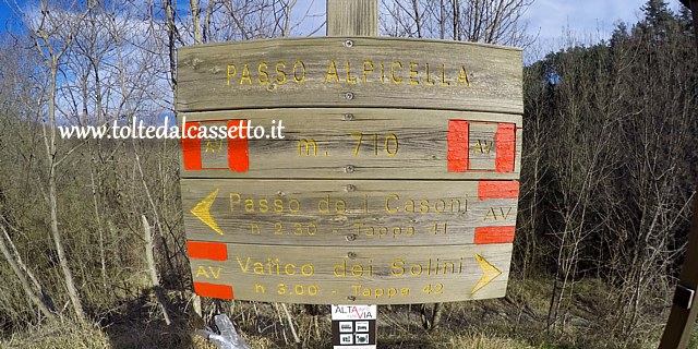 PASSO ALPICELLA (Alta Via dei Monti Liguri) - Cartello segnaletico con altimetria e distanze orarie delle tappe n 41 e 42