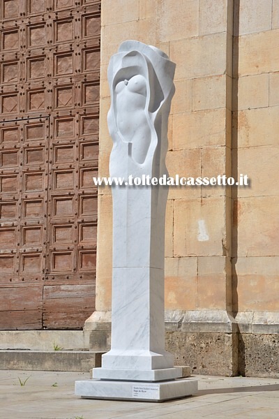PIETRASANTA (Homo Faber - Mindcraft, 2014) - "Unitas" di Eppe De Haan, scultura monumentale in marmo bianco (Studio Sem Scultori Associati)