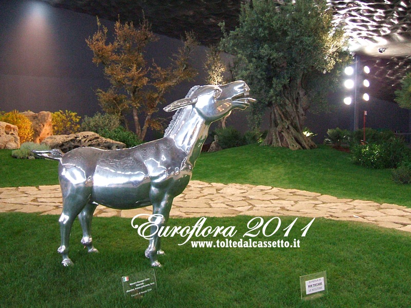 EUROFLORA 2011 - Una scultura del maestro Giuseppe Carta, realizzata in alluminio, bronzo policromo e ferro, raffigurante un asino che raglia
