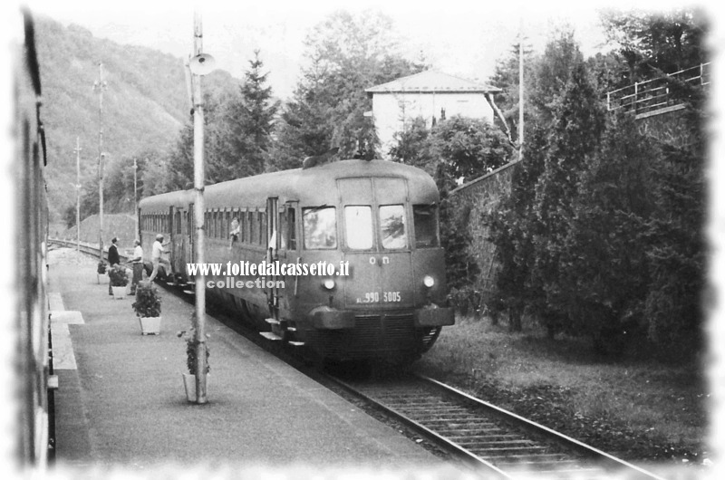 FERROVIA AULLA-LUCCA - Foto d'epoca di una automotrice diesel accoppiata OM ALn 990-3005. Questo tipo di convoglio tasport il Presidente della Repubblica Giovanni Gronchi durante l'inaugurazione della linea avvenuta il 21 marzo 1959