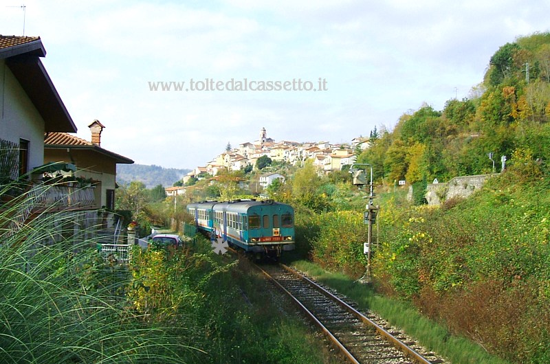 FERROVIA AULLA-LUCCA - La linea in uscita dal borgo di Gassano di Fivizzano