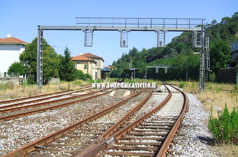 FERROVIA PONTREMOLESE - Binari lato sud della dismessa stazione storica di Aulla