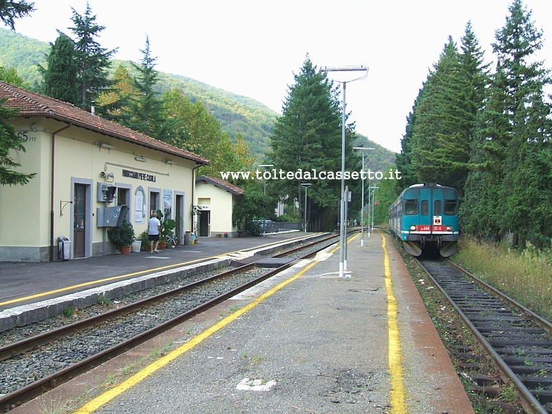 FERROVIA AULLA-LUCCA - La stazione di Minucciano/Pieve/Casola nel 2009
