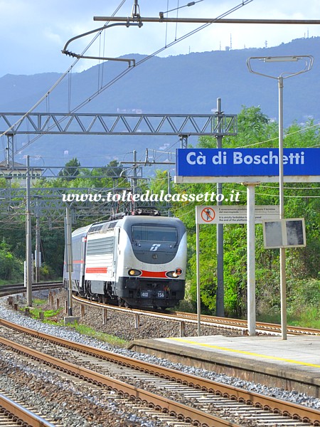 STAZIONE DI CA' DI BOSCHETTI - Locomotiva elettrica E.402-156 in testa ad un treno "BB Nightjet"