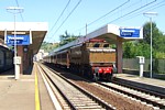STAZIONE DI VEZZANO LIGURE - Sul binario 4 il treno storico diretto a Finale Ligure trainato dalla locomotiva elettrica E.626-294