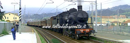 STAZIONE DI LA SPEZIA MIGLIARINA - Il treno d'epoca del 1 maggio 2010 diretto alle Fornaci di Barga