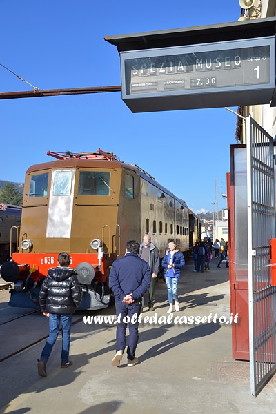 FONDAZIONE FS ITALIANE - Binario n. 1 del Museo Treni Storici della Spezia con locomotiva elettrica E.636-065