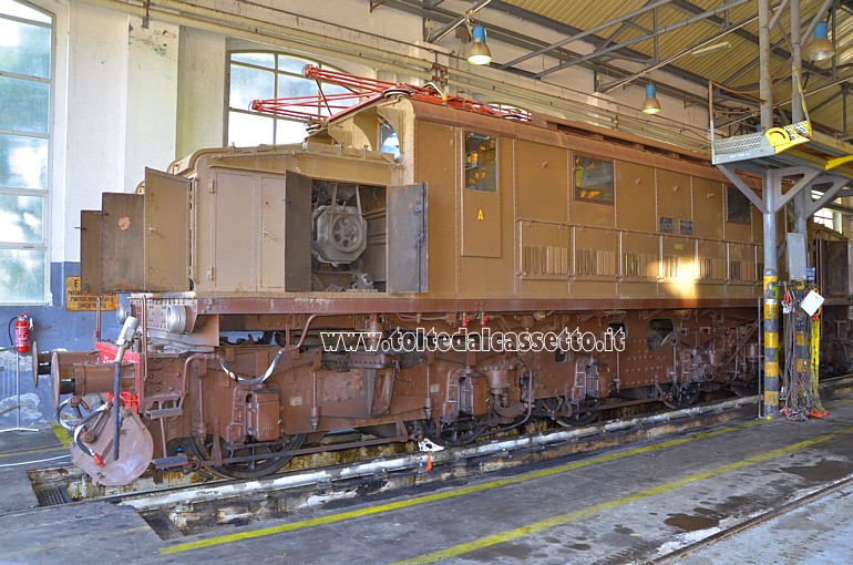 MUSEO TRENI STORICI DELLA SPEZIA (Porte Aperte del 25 Aprile 2018) - La locomotiva elettrica E.626-238 in officina