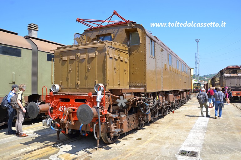 MUSEO TRENI STORICI DELLA SPEZIA (Porte aperte del 25 Aprile 2018) - La locomotiva elettrica E.428-014 ha completato il restauro nel 1999 a Livorno ed oggi  assegnata al deposito di Firenze