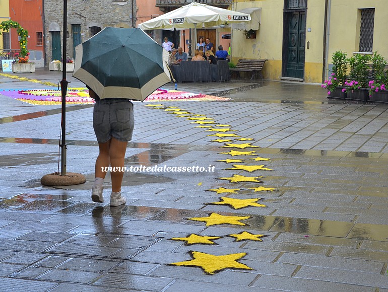 BRUGNATO (Infiorata del Corpus Domini 2023) - La pioggia disturba la manifestazione