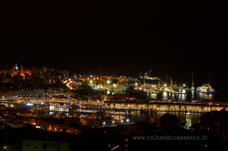 GENOVA - Notturno su Porto Antico e centro storico