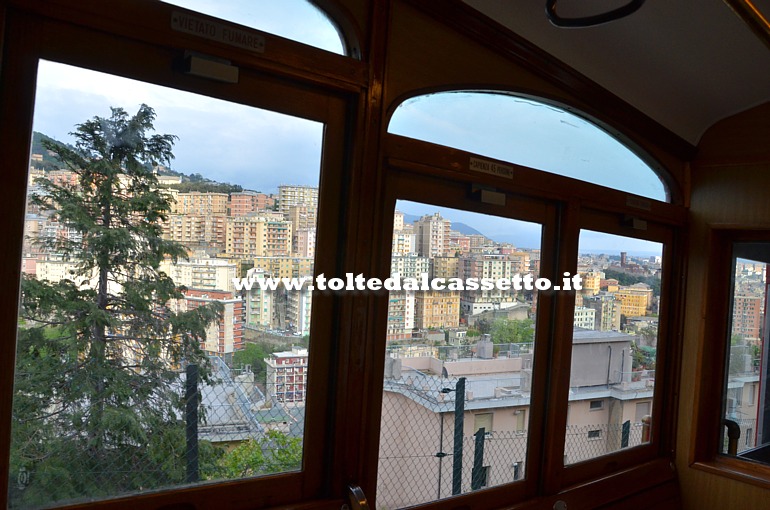 FERROVIA A CREMAGLIERA PRINCIPE-GRANAROLO - Il panorama di Genova visto dai finestrini della vettura