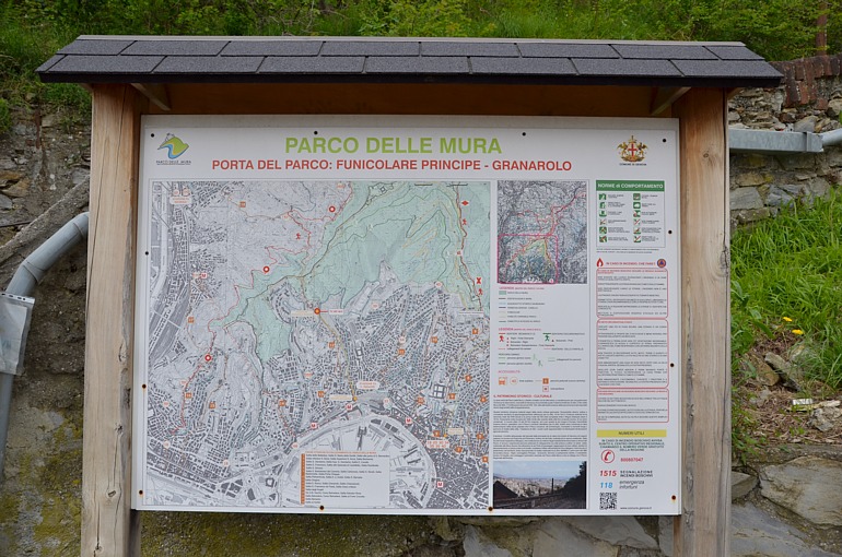 La Ferrovia a cremagliera Principe-Granarolo  una porta di accesso al "Parco delle Mura", come indicato da questa segnaletica del comune di Genova