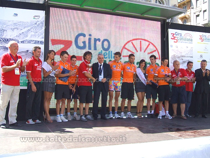 GIRO DELLA LUNIGIANA 2009 - Premiazione della Toscana, che  risultata la migliore squadra in assoluto (maglia arancio)
