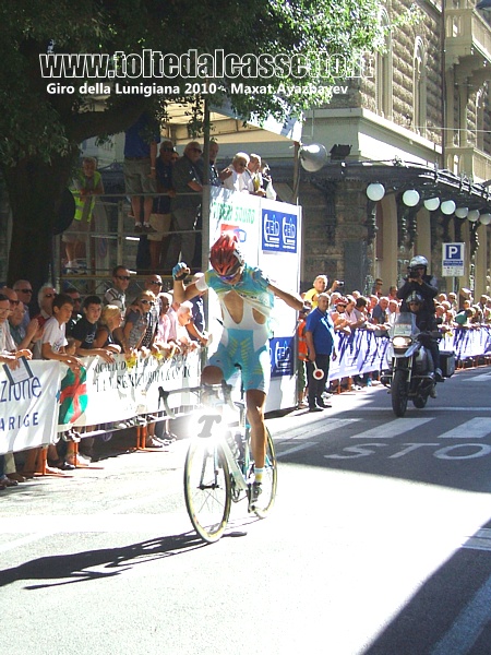 GIRO DELLA LUNIGIANA 2010 -  Il kazaco Maxat Ayazbayev vince la prima tappa con arrivo a Carrara. Rimarr in maglia verde fino alla fine della corsa