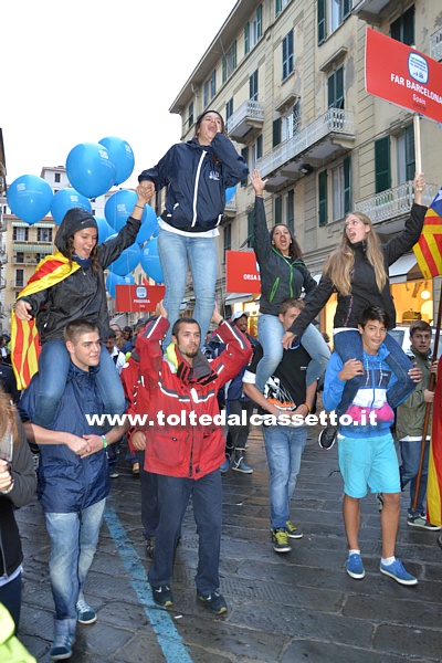 FESTA DELLA MARINERIA 2013 - L'equipaggio del veliero spagnolo Far Barcelona durante la parata nel centro storico della Spezia