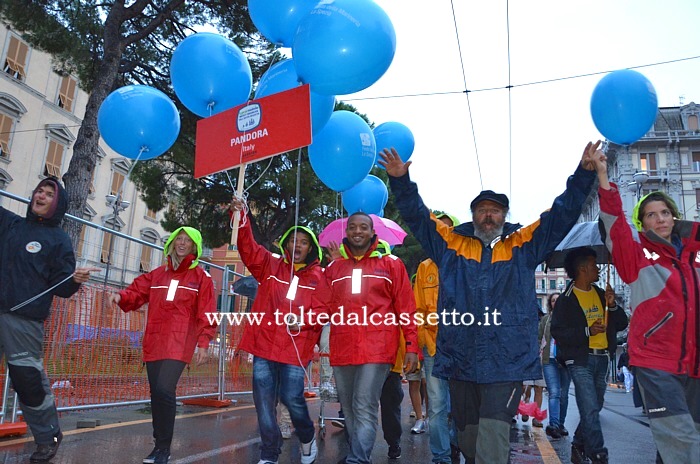FESTA DELLA MARINERIA 2013 - L'equipaggio del veliero italiano Pandora durante la parata nel centro storico della Spezia