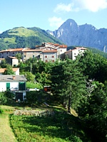 UGLIANCALDO - Panorama con sfondo le Alpi Apuane