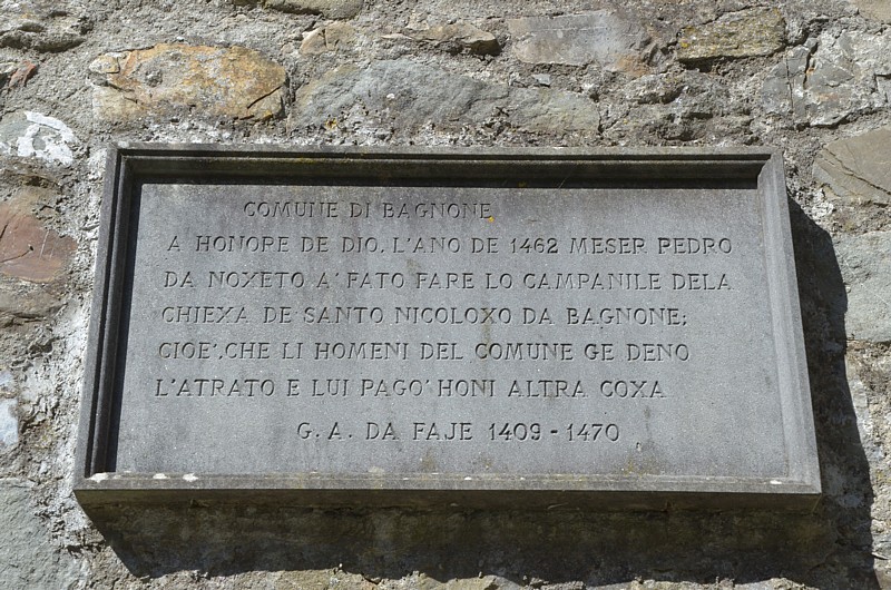 BAGNONE - Epigrafe del Comune di Bagnone che ricorda la costruzione del campanile della chiesa medievale di San Nicol