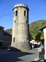 CASOLA - La torre medievale oggi utilizzata come campanile