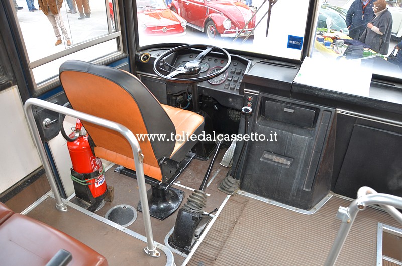 Posto guida di autobus Fiat 308 Cameri del 1973 (ex Comune di Bagnone)