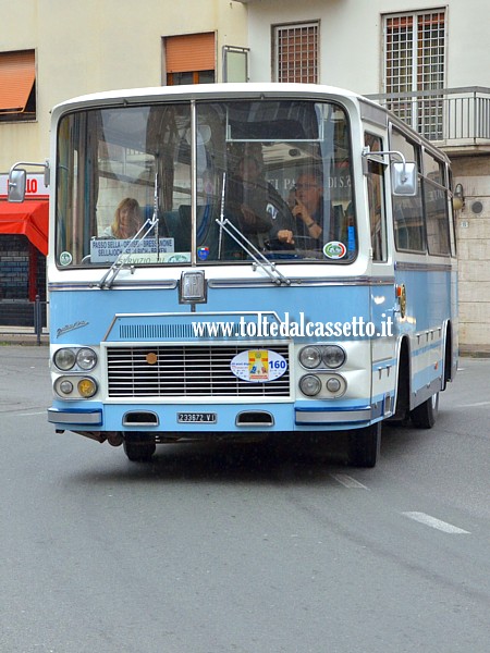 AULLA - L'autobus FIAT 314/3 Dalla Via di AssoFitram transita nel centro cittadino durante la rievocazione storica del 23 aprile 2017 (Fornovo - Passo della Cisa - S.Stefano di Magra)