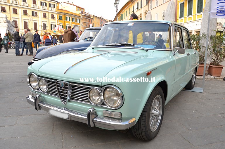 ALFA ROMEO Giulia TI del 1966 al Raduno Asso-Fitram di Sarzana. Il motore di 1570 cm³ aveva una potenza di 92 CV