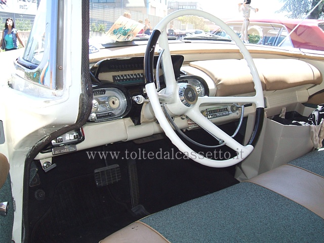Posto guida di Mercury Monterey 4-Door Sedan del 1957