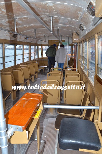 Posto del bigliettaio e sedili di filobus FIAT 668F/240 Piaggio Ansaldo del 1953 (Collezione AssoFitram / il mezzo era in corso di restauro)
