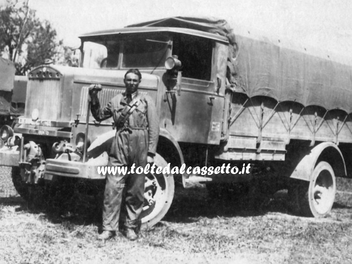 Un autocarro LANCIA 3 RO al servizio dei militari italiani in Albania nel luglio 1940