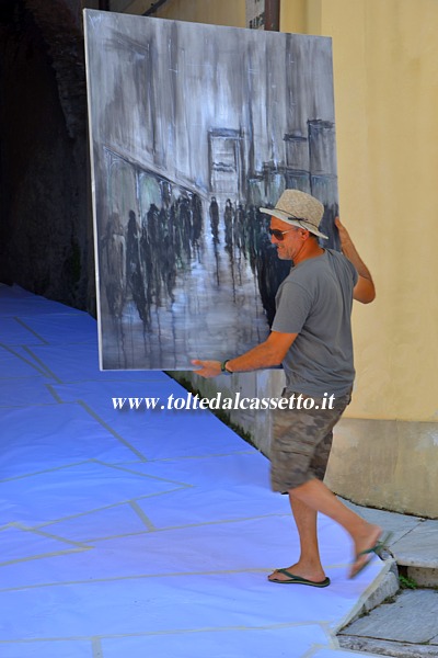 CIBART 2019 (Seravezza) - Installazione quadri nei vicoli del centro storico