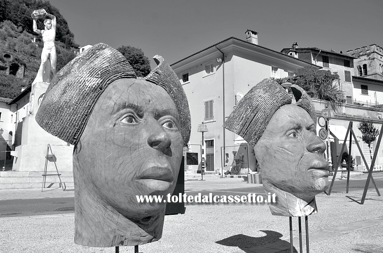 CIBART 2019 (Seravezza) - Teste tribali in legno dello scultore Stefano Vitali (Alvarex)