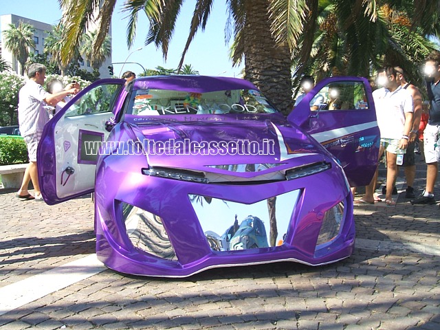 TUNING - Una Fiat Punto concept (colore viola) allestita dalla Carrozzeria Menegazzo. Della forma iniziale non  rimasto proprio nulla...