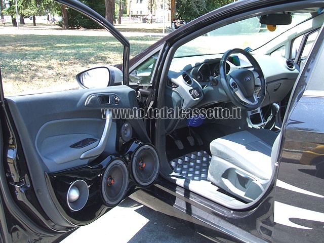 TUNING - Portiera di Ford Fiesta con 4 altoparlanti