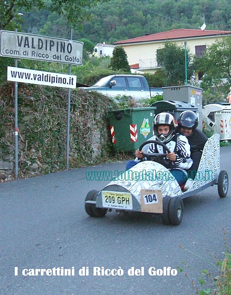 RICCO' DEL GOLFO - Un carrettino gommato biposto a 4 ruote sterzanti in gara durante la "Cronodiscesa Casella-Valdipino 2011"