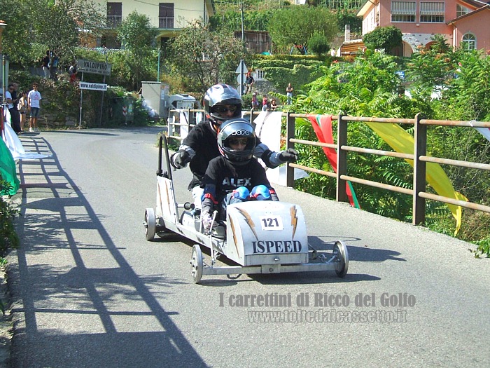 RICCO' DEL GOLFO (Cronodiscesa Casella-Valdipino 2012) - Carrettino biposto a cuscinetti (n. 121) sul rettilineo di arrivo