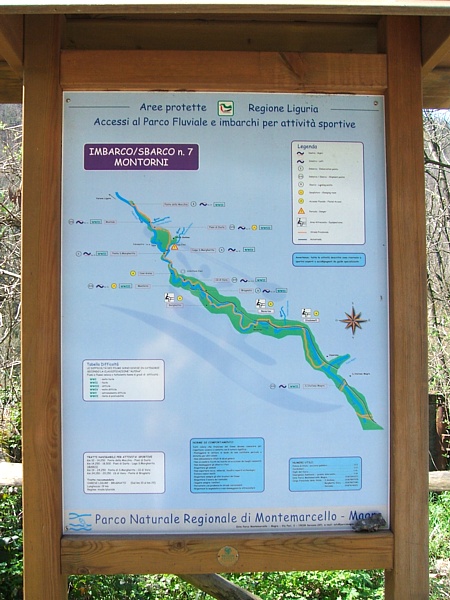 FIUME VARA - Segnaletica predisposta dal Parco di Montemarcello-Magra indicante i punti di sbarco/imbarco per gli sport fluviali