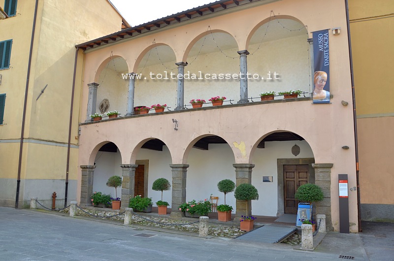 CAMAIORE - Il Museo di Arte Sacra posto lungo Via IV Novembre, antico tracciato della Via Francigena da Lucca verso Luni