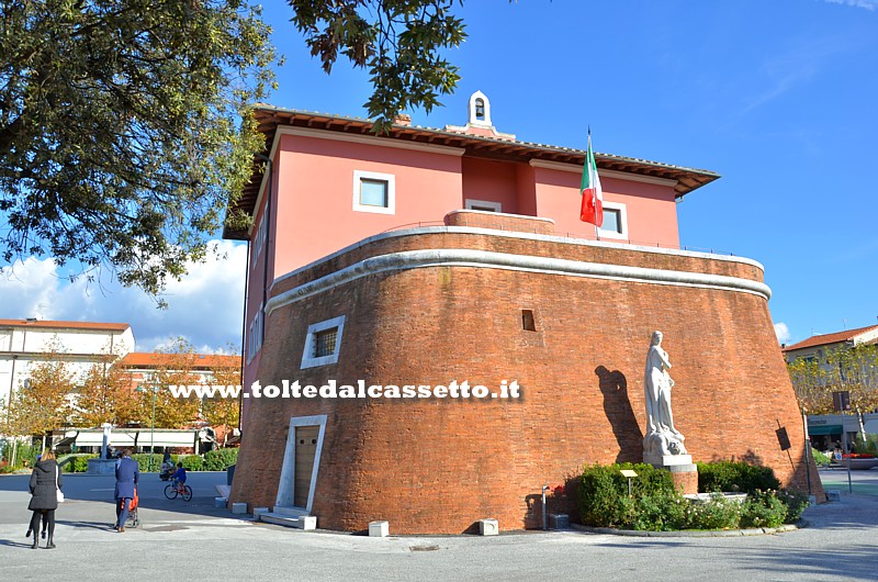 FORTE DEI MARMI - Il Forte Lorenese, costruzione militare eretta per volere del Gran Duca Leopoldo I di Toscana nel 1782 e terminata nel 1788. Oggi ospita il "Museo della Satira e della Caricatura"