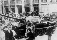 I carri armati del Patto di Varsavia per le strade di Praga