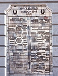 In due nicchie del vecchio stadio Wembley le targhe commemorative con i nomi dei vincitori delle gare della XIV Olimpiade di Londra 1948, tra i quali figura quello di Adolfo Consolini