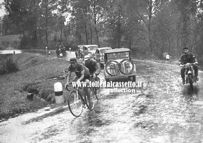 GIRO DI LOMBARDIA 1947 - Guido de Santi e Vito Ortelli in fuga sulla salita del Brinzio. Verranno per ripresi e la corsa sar vinta da Fausto Coppi