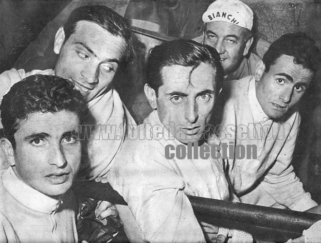 Trofeo Baracchi 1953 (prove su pista) - FAUSTO COPPI  attorniato dai suoi scudieri Gismondi, Piazza e Filippi