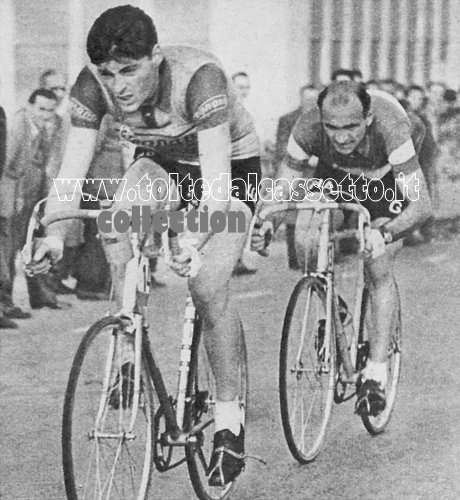 FRANCO AUREGGI (in testa) e FIORENZO MAGNI in coppia al Trofeo Baracchi 1953. Si piazzeranno al 4 posto