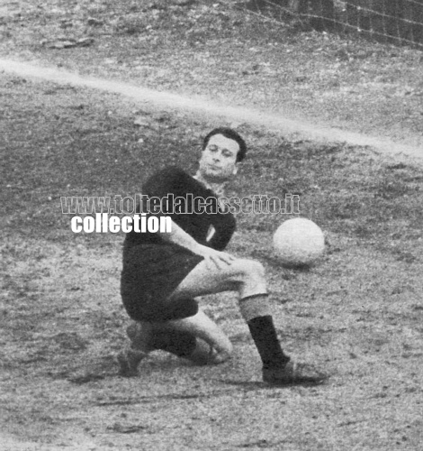 GIULIANO SARTI, portiere della "Grande Inter" anni '60. Qui  ripreso nel momento sfortunato del goal di Rodriguez (Independiente-Inter 1-0 del 1964)