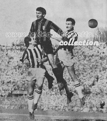 GUIDO VINCENZI, giovane e possente terzino nerazzurro, ripreso in un contrasto aereo con gli juventini Giampiero Boniperti e John Hansen (Inter - Juventus del 4 aprile 1954)