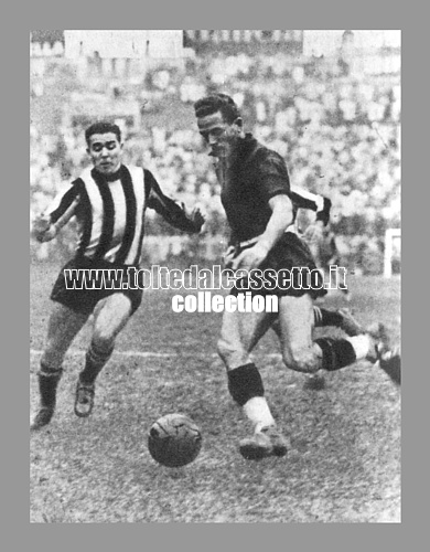 MILANO 1947 - Si gioca Inter-Lucchese, che finir 6-0 per i nerazzurri. Un'azione dell'interista Rinaldo Fiumi viene interrotta dal difensore toscano Rosellini